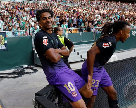 Lamine Yamal senta-se no tabuleiro de propaganda após abrir o placar contra o Real Betis.